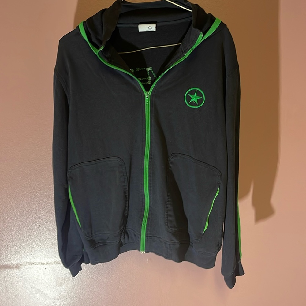 Men’s medium converse zip up hoodie